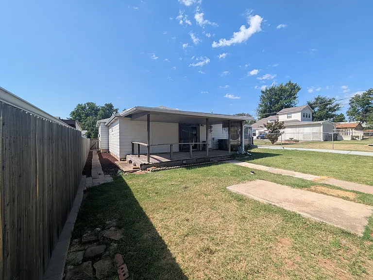 1225 NW 98th St — Photo 8