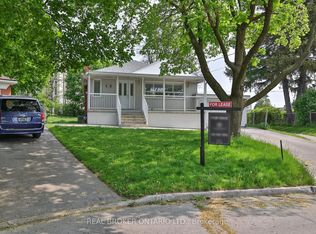 14 Woodridge Ct #4, Toronto, ON M6M 4G1