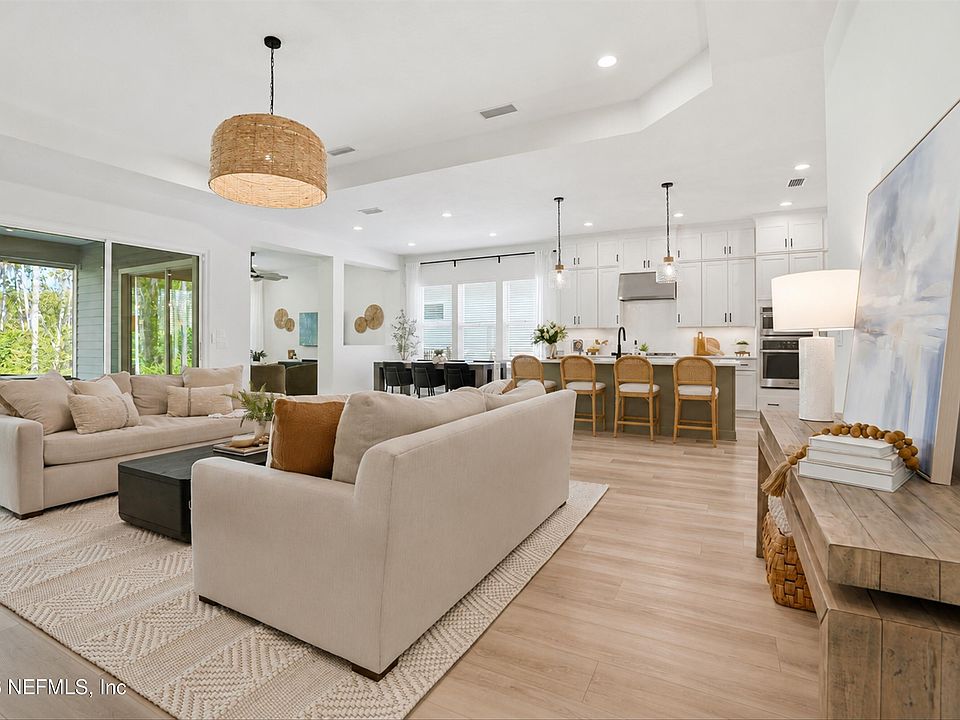 1st image of 658 PALM CREST Drive