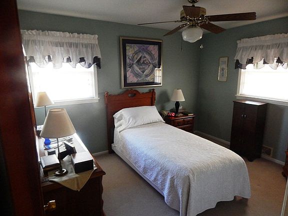 3rd image of 111 Sherwood Dr