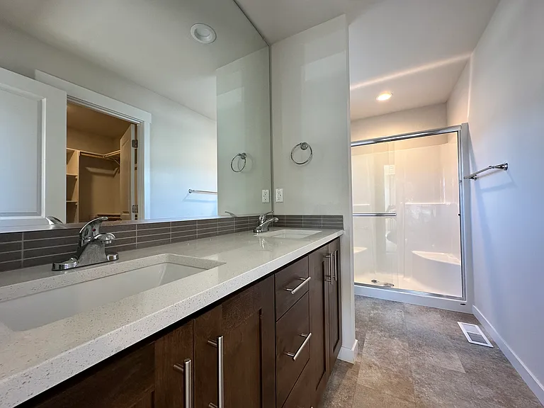 13323 NE 84th St — Photo 11