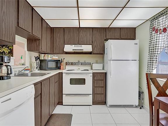 2nd image of 131 SE 3rd Ave APT 407