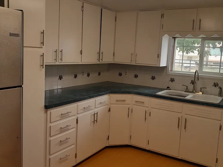 2404 S Vancouver St — Photo 3