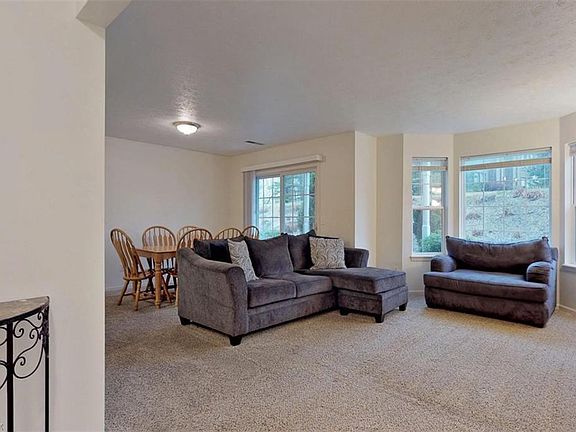 2nd image of 995 Canyon View Rd APT B