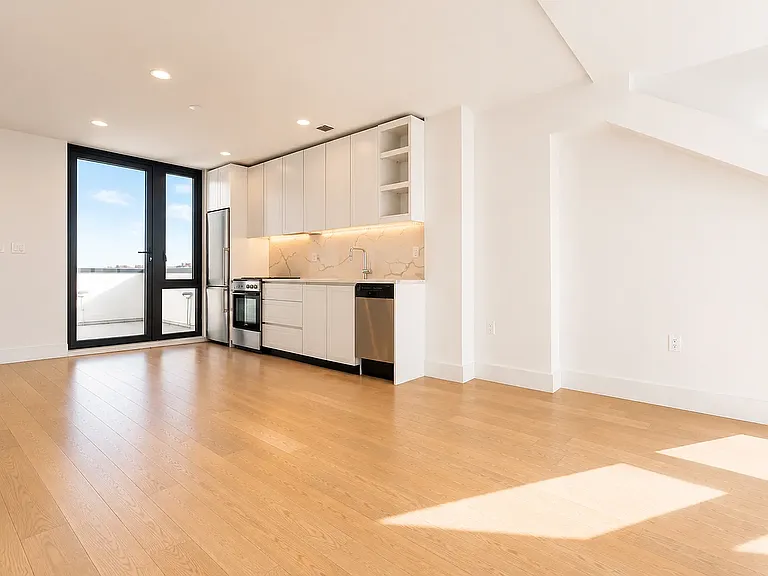 635 4th Ave #1101 — Photo 2