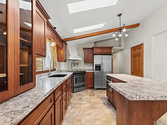 5th image of 902 Cheryl Ave