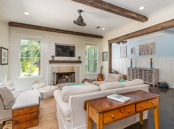 5th image of 1051 Village Oaks Ln