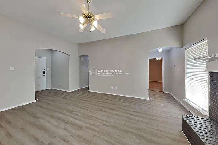 3 bed, 2.0 bath, 1709 sqft, $2,200 — Photo 3
