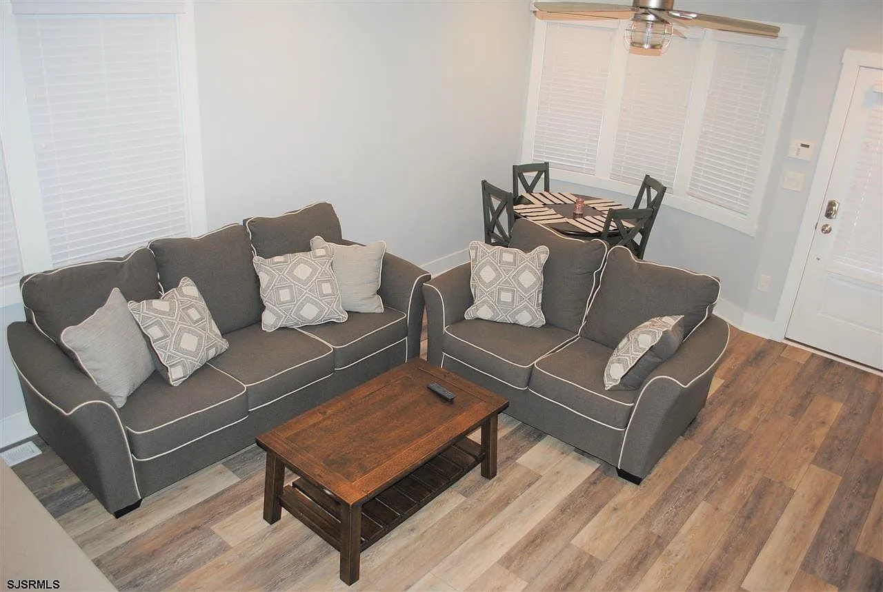 3 bed, 3.0 bath, $30,000 — Photo 3