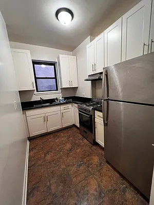 Rented by Salon Realty Corp | media 10