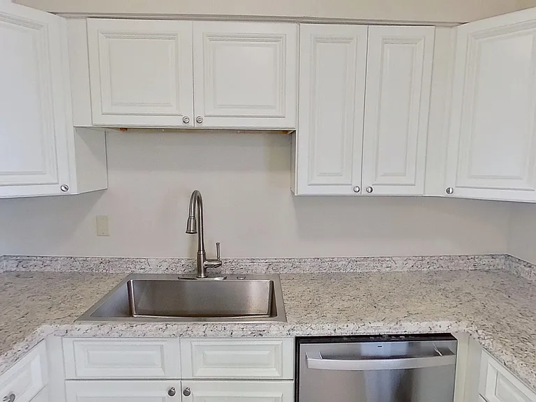 35 Parkwood St #2 — Photo 15