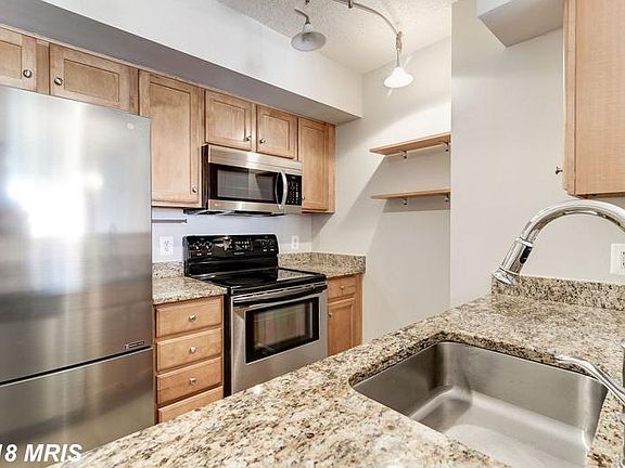 Gourmet kitchen!