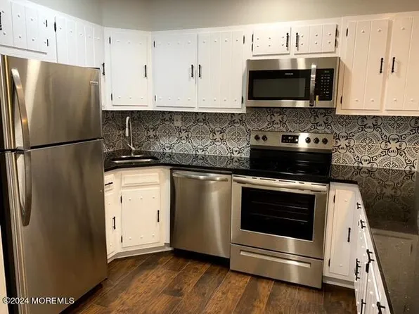 128 Amberly Drive #G, Manalapan, NJ 07726