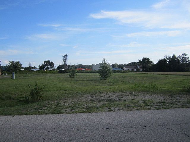 1st image of 1.1 Acre Lot Pine