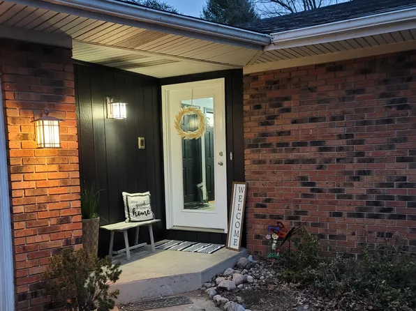 9092 W Morraine Hills Rd, Michigan City, IN 46360