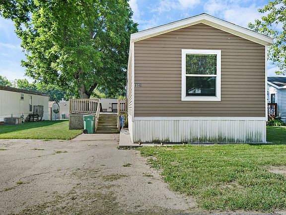 3rd image of 808 Charles Ln
