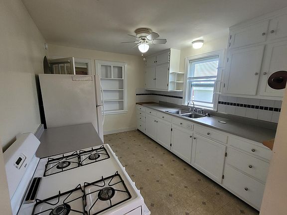 3rd image of 627 Kansas St