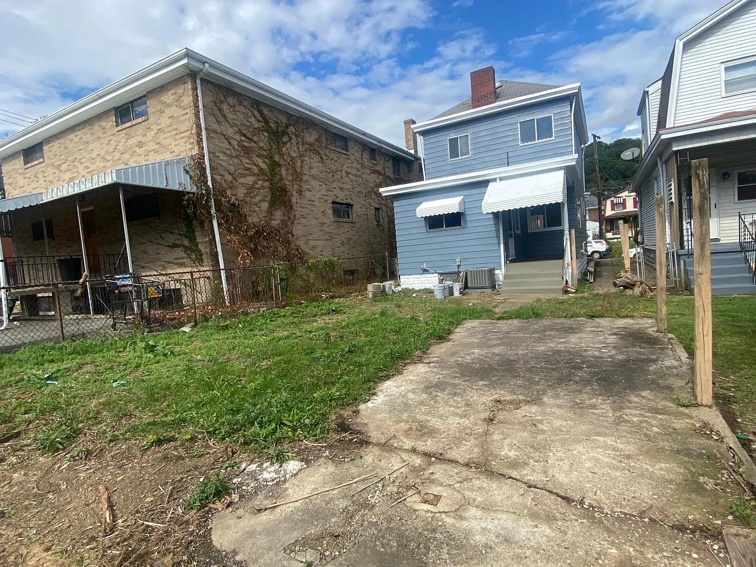 933 Russellwood Ave — Photo 4