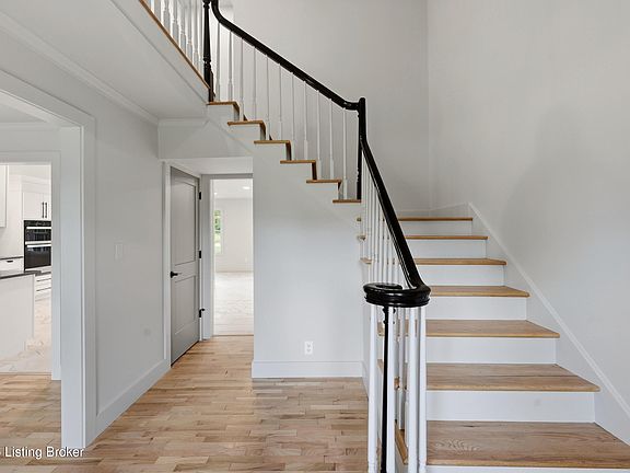 4th image of 315 Pin Oak Dr