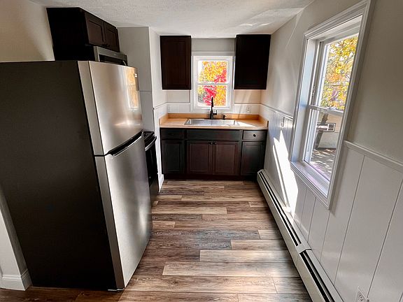 3rd image of 19 Spruce St APT C