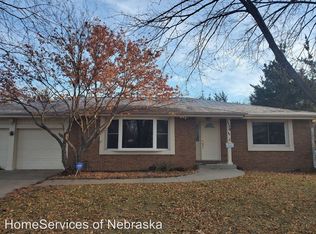 1520 Buckingham Dr, Lincoln, NE 68506