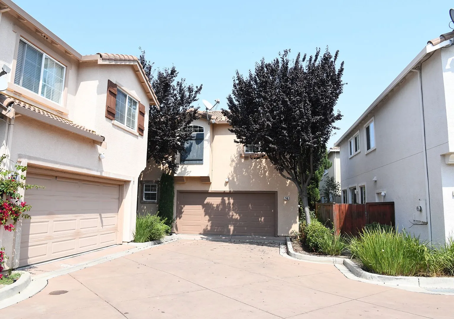 Located In Santa Clara, Close To Rivermark And Mercado Shopping Plus Fuller Park And Levi's Stadi... — Photo 1