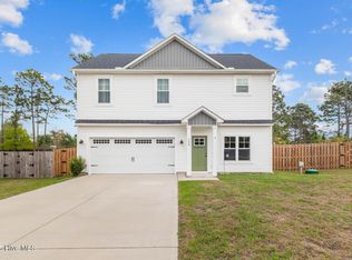 300 Inverness Dr, Hubert, NC 28539