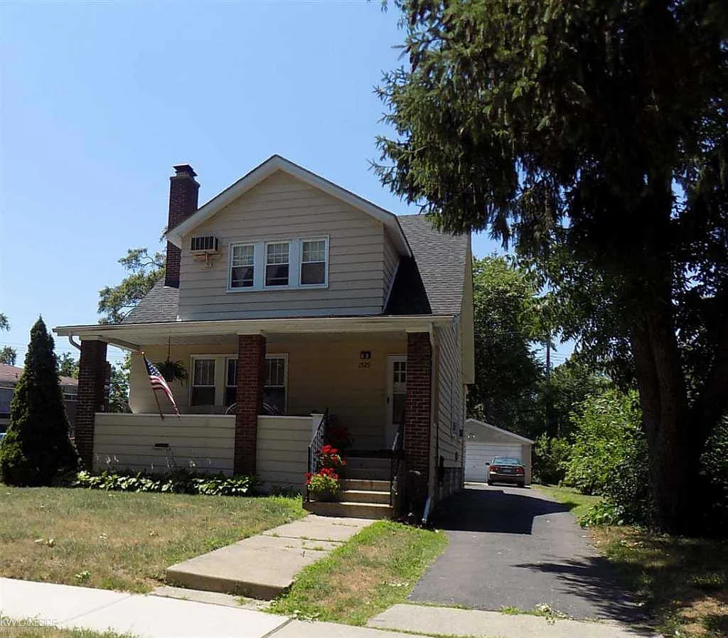 1529 N Washington Ave photo 1