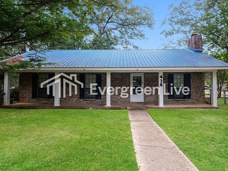 438 Terri Ln — Photo 1