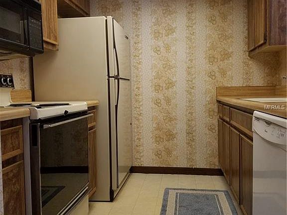4th image of 5129 Lazy Oaks Dr