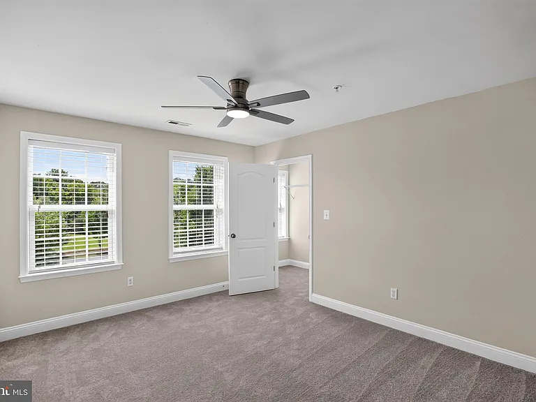 6816 Barlowe Ct — Photo 16