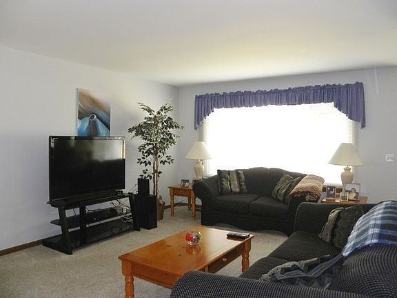 3rd image of 674 Greenfield Ct APT A1