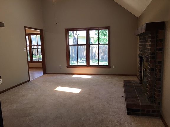 3rd image of 808 NE Panther Valley St