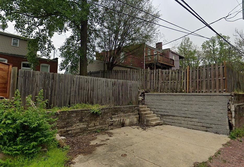 2nd image of 1930 Provenchere Pl