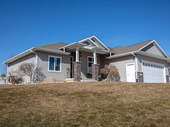 211 12th St NE, Waverly, IA 50677