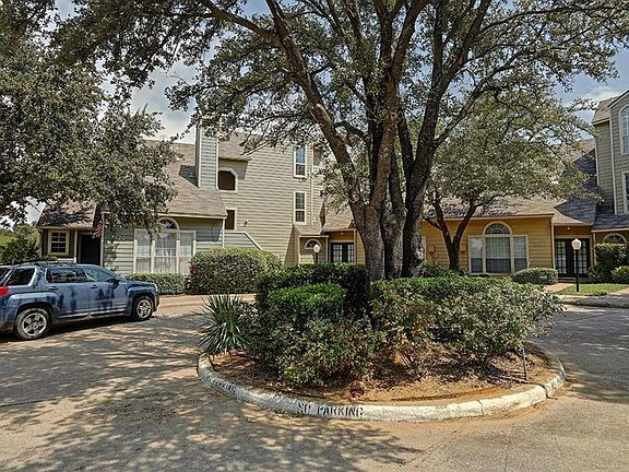 3rd image of 818 Ventura Park