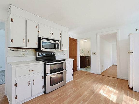2nd image of 28 Monroe St