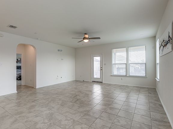 5th image of 190 Kennicott Dr