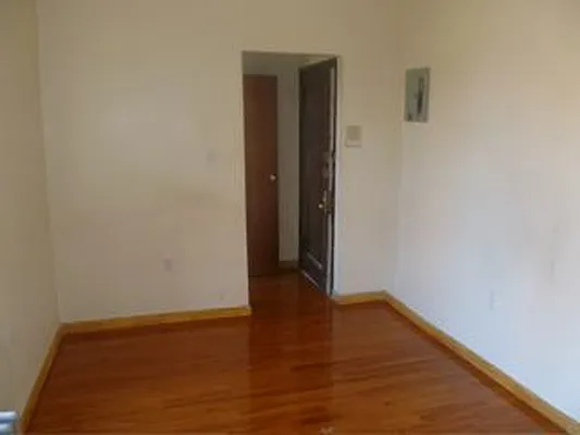 Rented by Robyn Lee, LREB | media 12