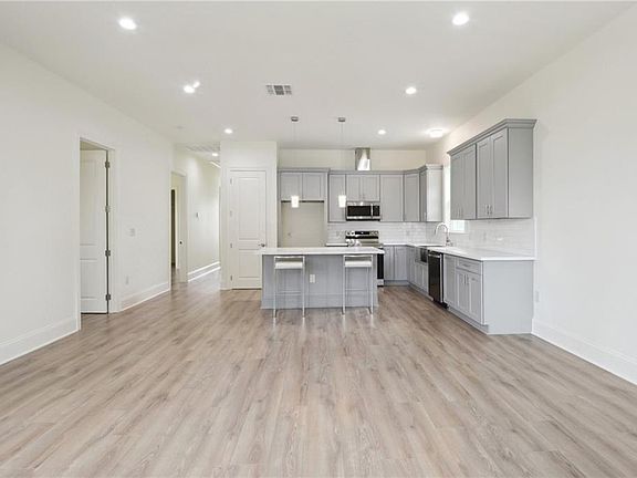 4th image of 1021 Marian Ave