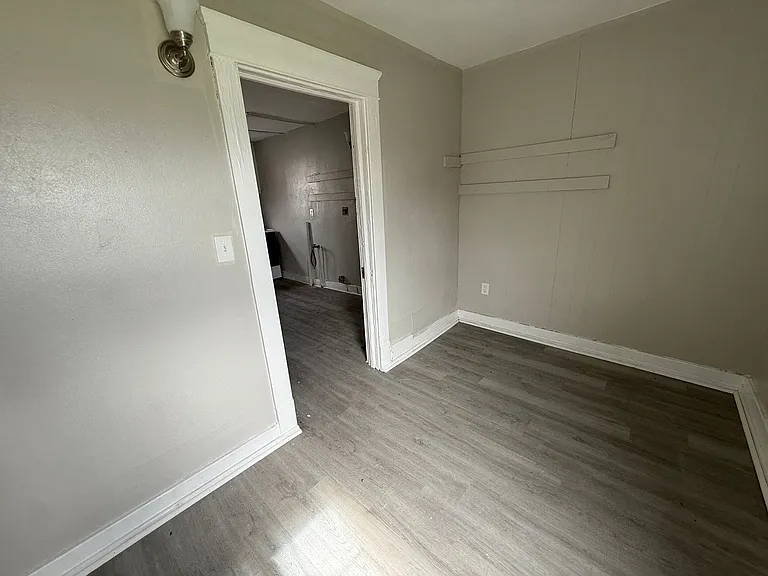 1421 Long Ave — Photo 17