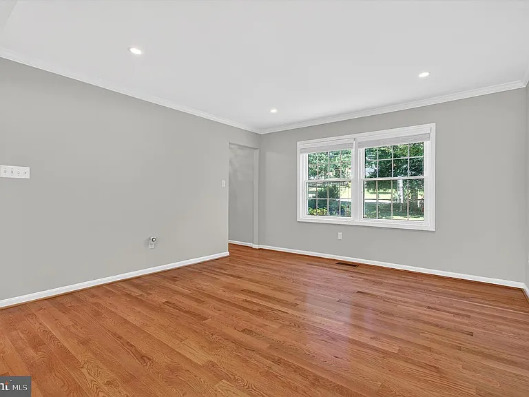 8405 Overlook St — Photo 7