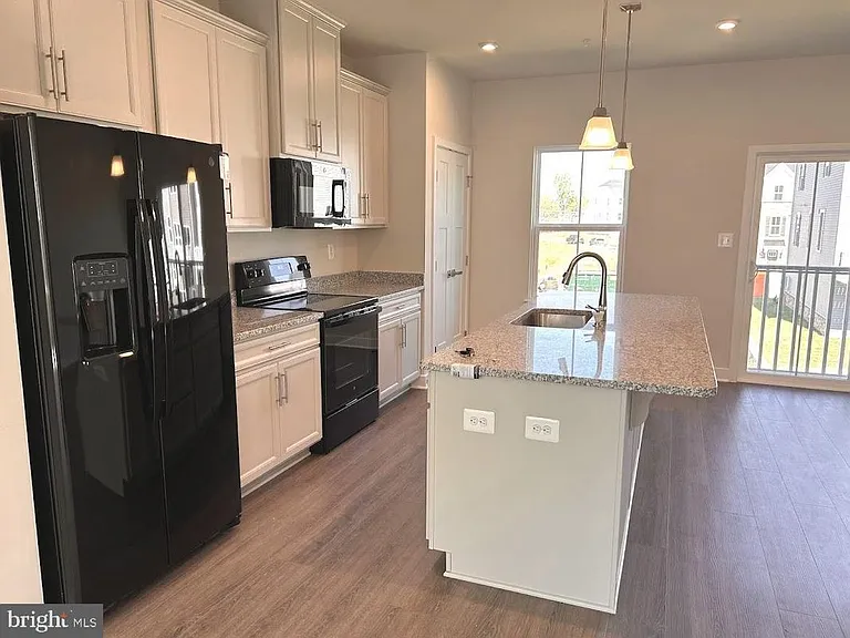 7924 Olive Branch Ln — Photo 4