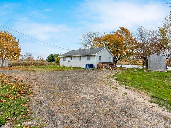 3rd image of 6 Hebbs Landing Rd