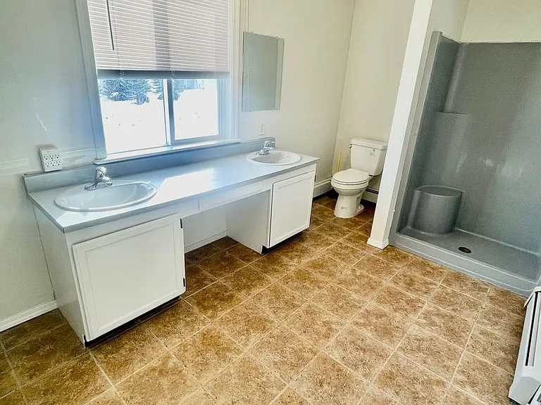 202 Princess Dr — Photo 11