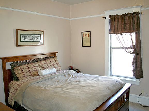 2nd image of 318 W Knox Ave