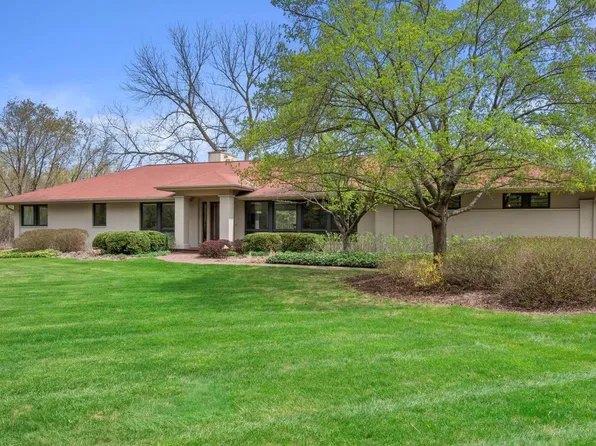 8350 North Pelican LANE, Milwaukee, WI 53217