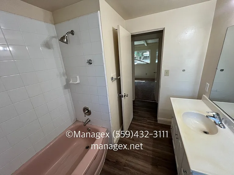 4256 N Millbrook Ave — Photo 12