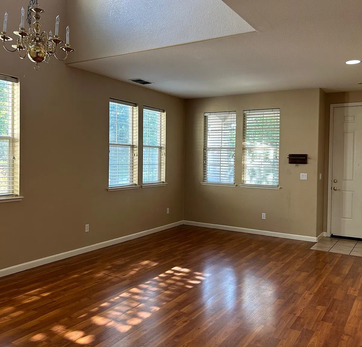 5060 Westlake Pkwy — Photo 4