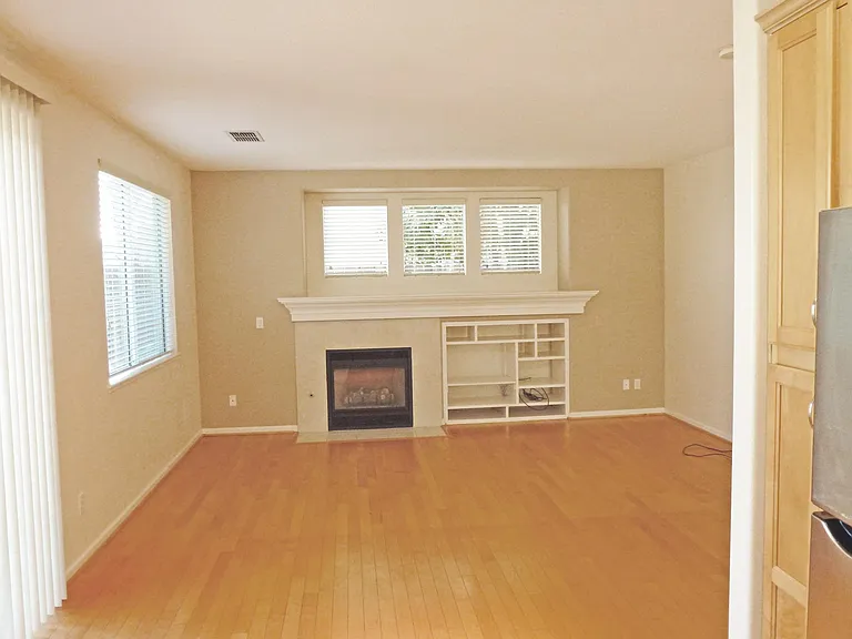 3907 Vistosa Ct — Photo 3